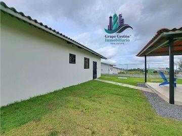 VENDO CASA AMOBLADA EN BOQUETE