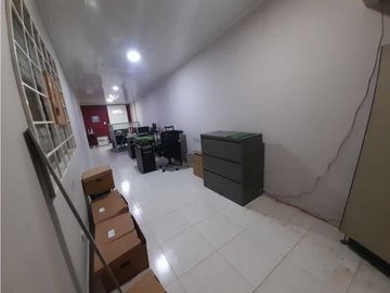 SAN ANTONIO / CASA DE DOS NIVELES / 3 RECAMARAS / OFICINA / 258M2 / YL