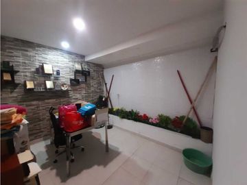 SAN ANTONIO / CASA DE DOS NIVELES / 3 RECAMARAS / OFICINA / 258M2 / YL