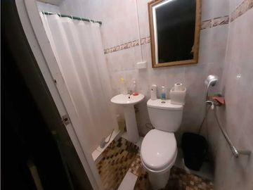 SAN ANTONIO / CASA DE DOS NIVELES / 3 RECAMARAS / OFICINA / 258M2 / YL