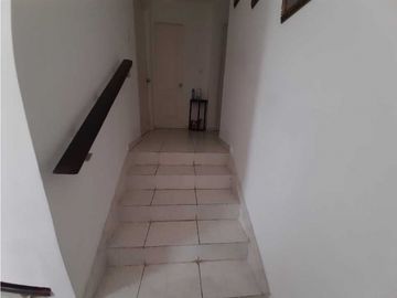 SAN ANTONIO / CASA DE DOS NIVELES / 3 RECAMARAS / OFICINA / 258M2 / YL