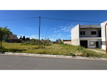 Venta de hermoso lote en zona El Triangular.