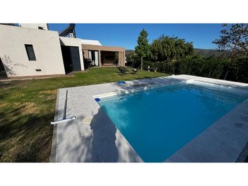 CASA EN VENTA BARRIO LOMAS DEL REY, MAYÚ SUMAJ
