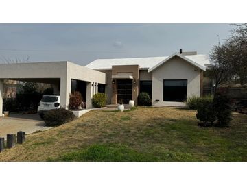CASA EN VENTA BARRIO LOMAS DEL REY, MAYÚ SUMAJ
