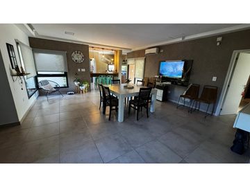 CASA EN VENTA BARRIO LOMAS DEL REY, MAYÚ SUMAJ