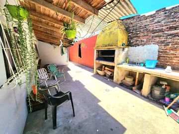 Casa con Departamento en venta en Ituzaingo Norte