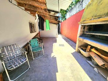 Casa con Departamento en venta en Ituzaingo Norte