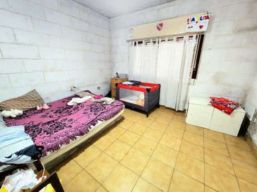 Casa con Departamento en venta en Ituzaingo Norte
