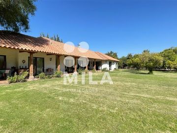 Casa en Venta en Parcela de agrado 3.7ha casa colonial
