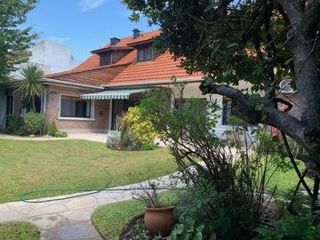 IMPECABLE CHALET con ubicación estratégica