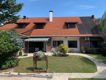 IMPECABLE CHALET con ubicación estratégica