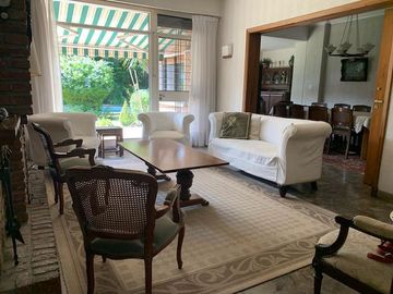 IMPECABLE CHALET con ubicación estratégica