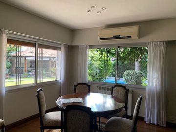 IMPECABLE CHALET con ubicación estratégica