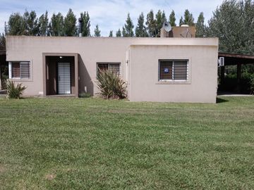 Casa en venta - 2 Dormitorios 2 Baños - 2.400Mts2 - Chascomús