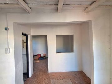 LA CUMBRE CASA A RESTAURAR EN BARRIO POTRERILLOS