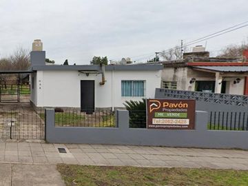 Casa 2 ambientes con terraza y gran fondo Rafael Calzada