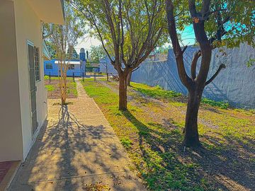 Casa 2 ambientes con terraza y gran fondo Rafael Calzada