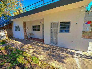 Casa 2 ambientes con terraza y gran fondo Rafael Calzada