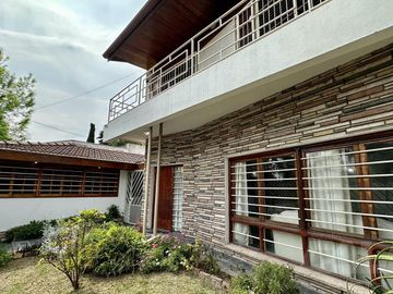 Casa 5 ambientes - 4 dormitorios - 2 baños - 3 cocheras - It