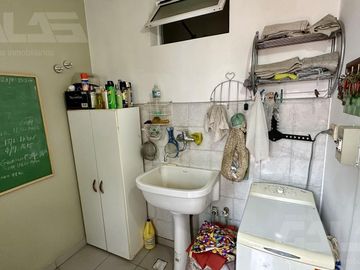 Casa 5 ambientes - 4 dormitorios - 2 baños - 3 cocheras - It