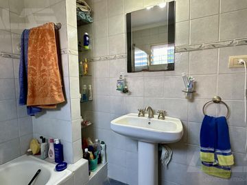 Casa 5 ambientes - 4 dormitorios - 2 baños - 3 cocheras - It