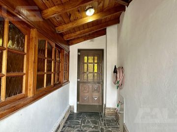 Casa 5 ambientes - 4 dormitorios - 2 baños - 3 cocheras - It