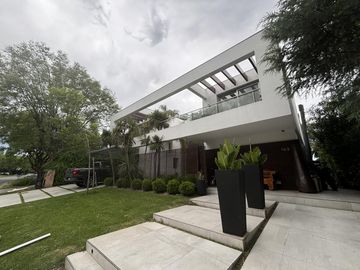 Casa en  Venta  y Alquiler en Santa Barbara, Corredor Bancalari