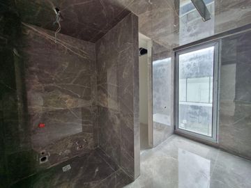 Casa de 6 ambientes con 4 cocheras  en  venta en el Yacht, Nordelta