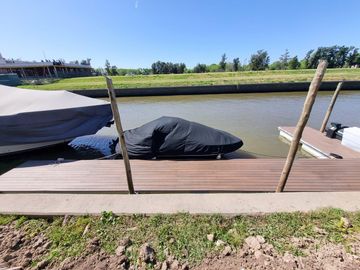 Casa de 6 ambientes con 4 cocheras  en  venta en el Yacht, Nordelta