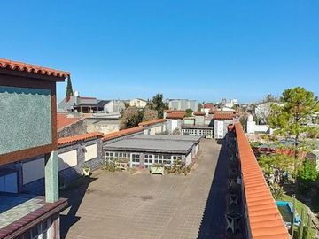 Vivienda Casa cuatro ambientes con terraza y cochera + Local y oficina en Gerli a la Venta