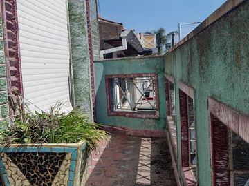 Vivienda Casa cuatro ambientes con terraza y cochera + Local y oficina en Gerli a la Venta
