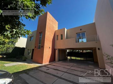 Casa en  B° Privado La Lucia