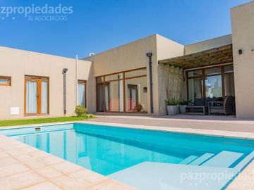 VENTA  Casa 3 dorm   Comahue Golf Club Neuquen Apta Credito