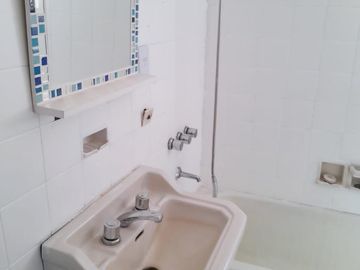 En excelente zona departamento 3 ambientes con dependencia en Recoleta