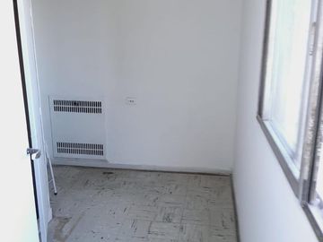 En excelente zona departamento 3 ambientes con dependencia en Recoleta