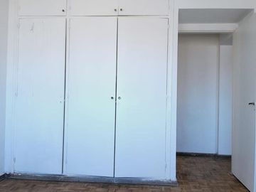 En excelente zona departamento 3 ambientes con dependencia en Recoleta