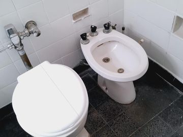 En excelente zona departamento 3 ambientes con dependencia en Recoleta