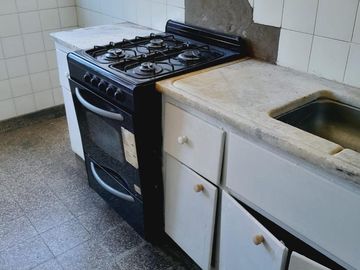 En excelente zona departamento 3 ambientes con dependencia en Recoleta