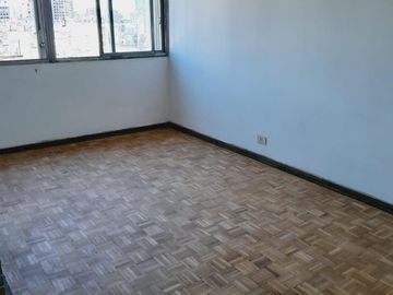 En excelente zona departamento 3 ambientes con dependencia en Recoleta