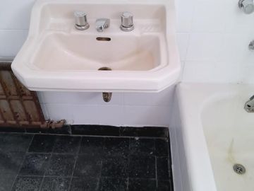 En excelente zona departamento 3 ambientes con dependencia en Recoleta