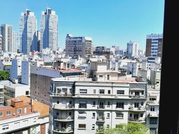 En excelente zona departamento 3 ambientes con dependencia en Recoleta
