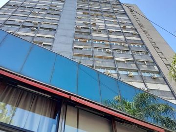 En excelente zona departamento 3 ambientes con dependencia en Recoleta