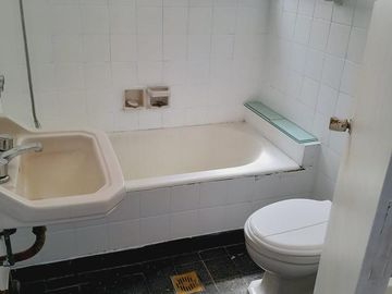 En excelente zona departamento 3 ambientes con dependencia en Recoleta