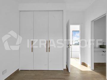 Muy buena casa en venta en lote central en Barrio Santo Tomas