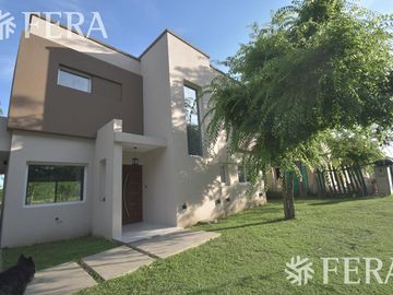 Venta de Casa 4 ambientes en Fincas de Hudson