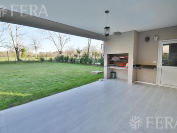Venta de Casa 4 ambientes en Fincas de Hudson