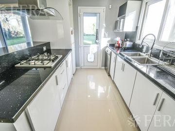 Venta de Casa 4 ambientes en Fincas de Hudson