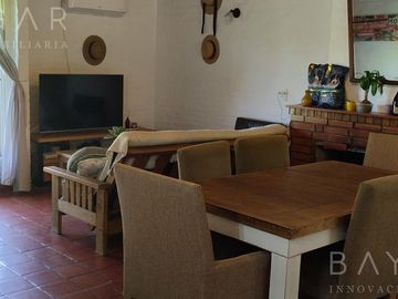 Venta Casa - Barrio Los Pinos / Exaltación de la Cruz