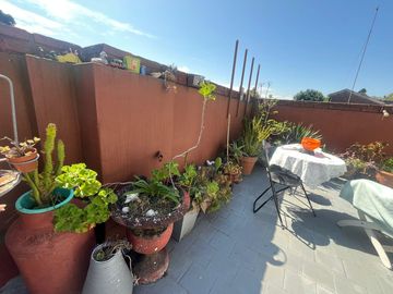CASA TIPO PH EN VENTA PLANTA ALTA   DOS DORMITORIOS   VITO DUMAS AL 500  PUNTA CHICA VICTORIA
