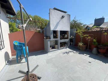CASA TIPO PH EN VENTA PLANTA ALTA   DOS DORMITORIOS   VITO DUMAS AL 500  PUNTA CHICA VICTORIA